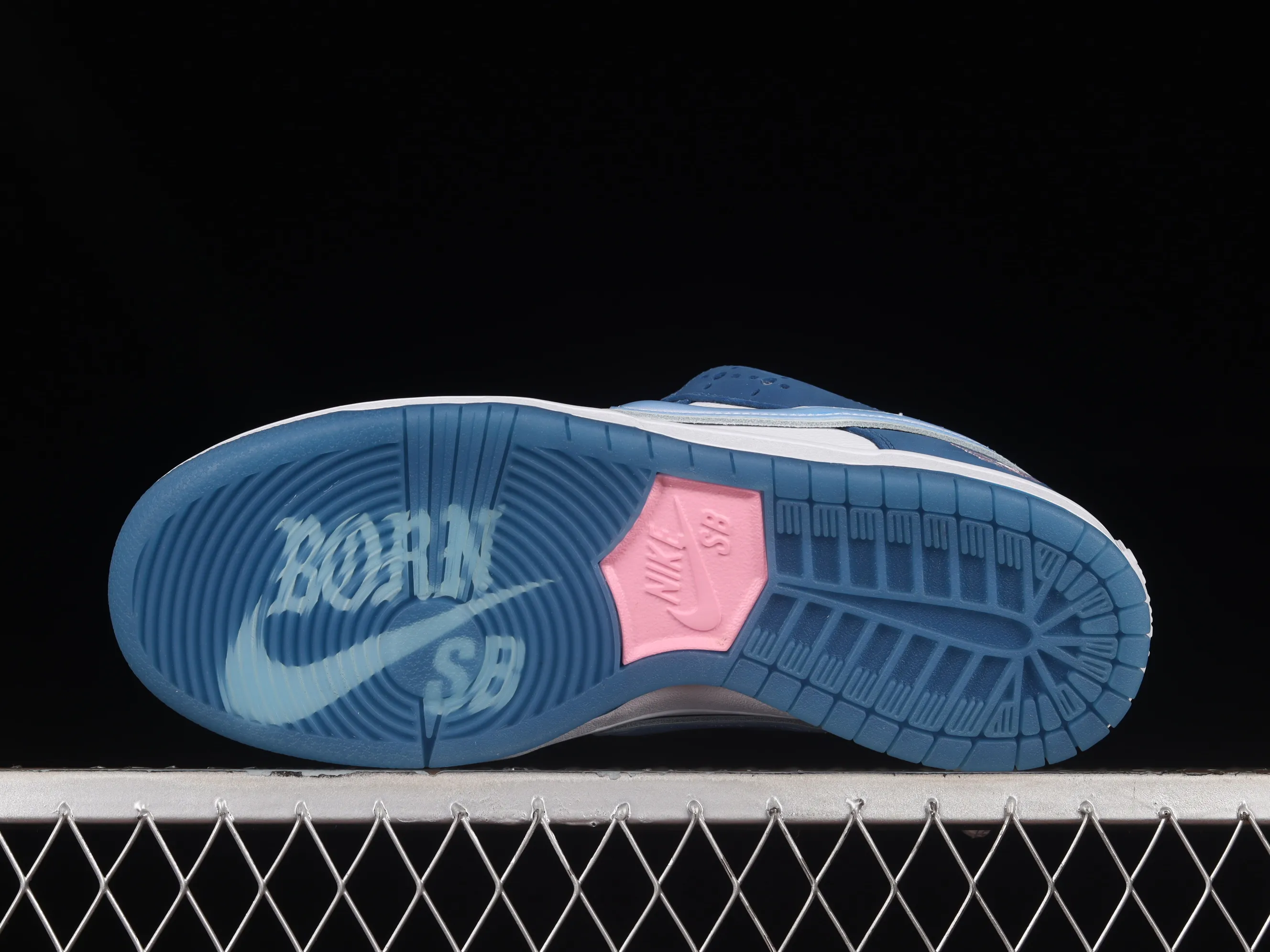 All Categories Nk SB Dunk Series Nk SB Dunk Low Low-top sneakers Pure original version Born x Raised x Nk SB Dunk American street style Joint model SB low-top sports and leisure sneakers FN7819-400